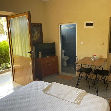 Elias Guest House Sarande Exterior photo